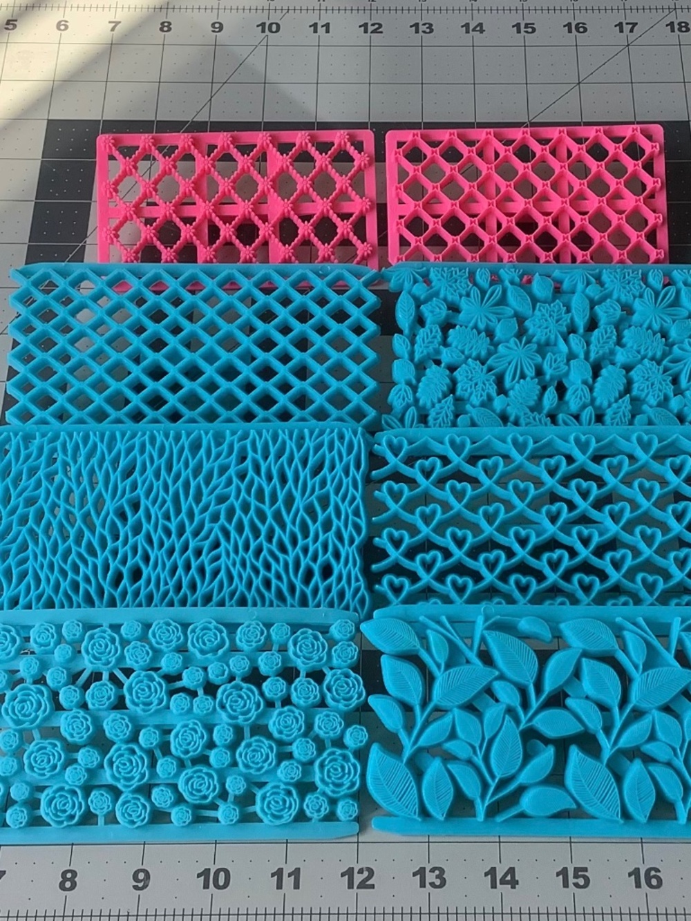 Cake Decorating Embossing Mats & Texture Tools Set – 8 Patterns for Fondant, Gum